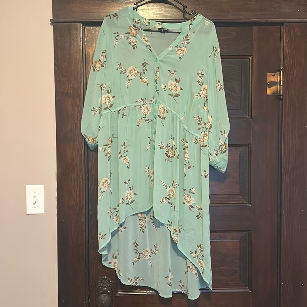 Torrid Hi-Lo top EUC